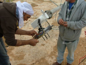 Connecting the cables to the turbine body