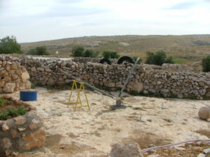 A model of the turbine mast, used to explain how it being raised.