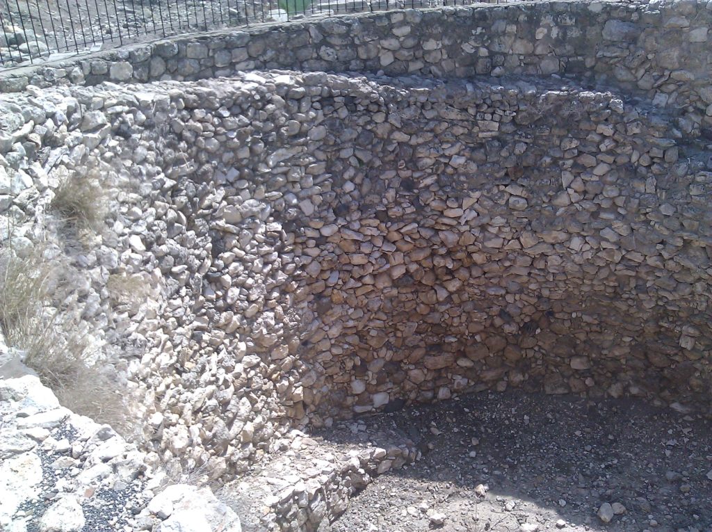 An hole for wheat storage, Iron Age - Tel Meggido