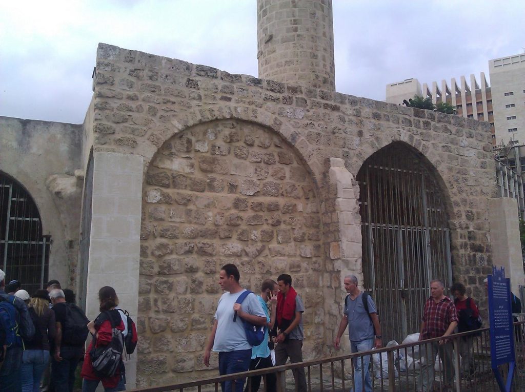 The small mosque, built around 1750 at the heart of the Muslim quarter and served as many years as walled Haifa's main mosque. - Haifa in the Ottoman time