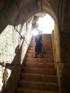 02072015-06 The knight! going down the staircase =) - Nimrod Fortress