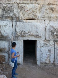 02072015-40 The exit of the secret passage outside the walls. - Nimrod Fortress