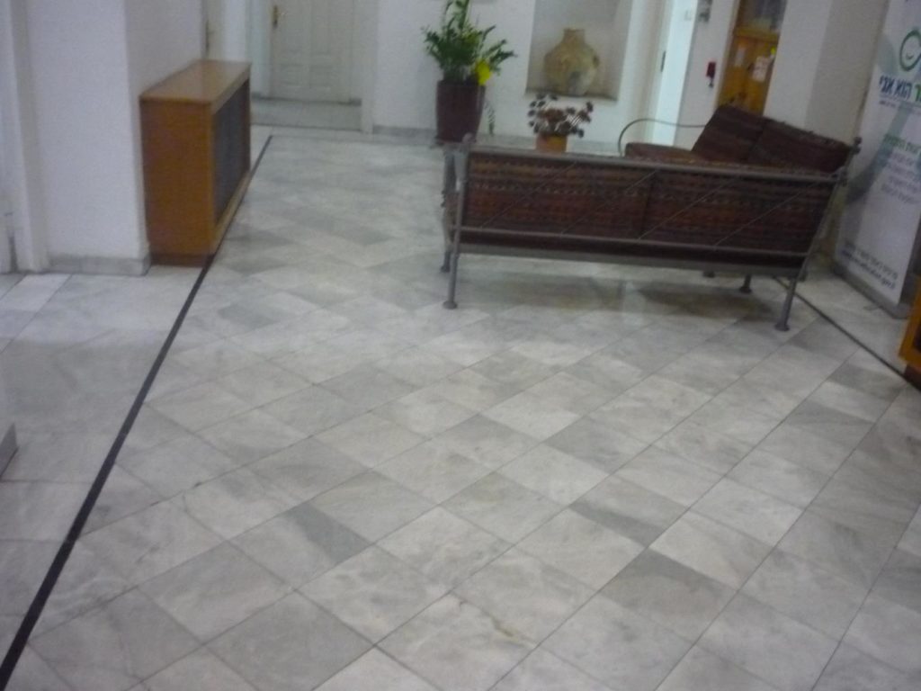 Beit Mahanain - The inside