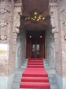 03272015-18 The entrance - decorated with statues and art of stone  - Amsterdam