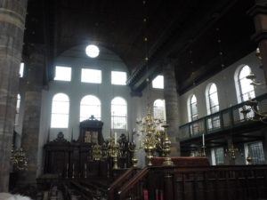 03302015-11 Amsterdam Portuguese Synagogue - from the inside. It is being lightened only by candle light.