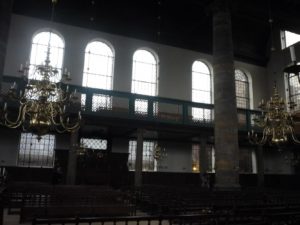 03302015-15 Amsterdam Portuguese Synagogue - The balcony, like in any synagogue, is for the woman. The man sits in the hall.