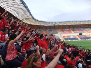The crowds cheers.. The finger of God (someone call something and we answer with the finger) - HAPOEL KATAMON
