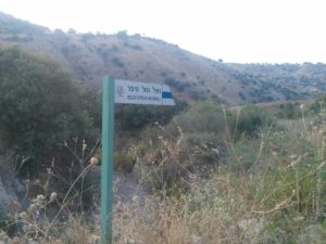 The sign to Mezar waterfall, and the road that cross the creek and goes up