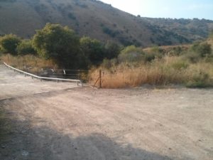 The sign to Mezar waterfall, and the road that cross the creek and goes up