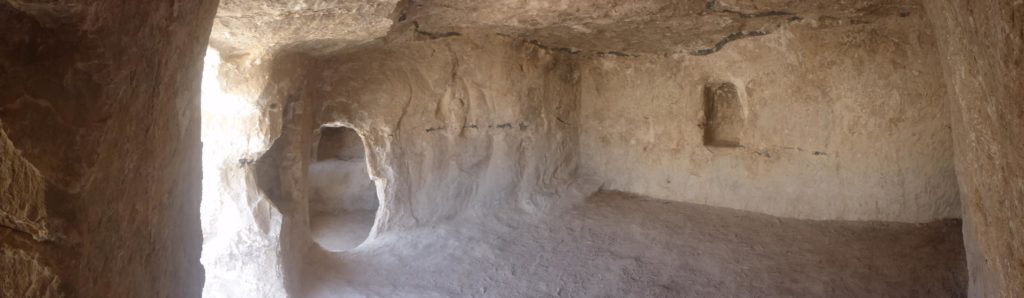 A resident cave in the middle of the cliff, a good place to live in =)  - Ein Ovdat