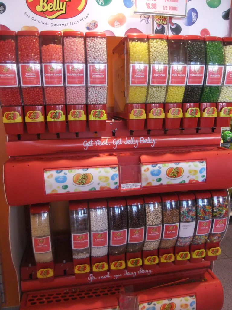 Some of San Fransisco candies shop have to offer: Toffee, Jelly Beans (we almost went to visit the factory =), eatable underwear =P and Camel balls? =)