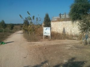 A sign near Shoam about the railway track - Al-Lubban