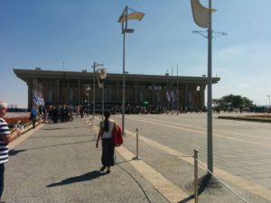 Shimon Peres coffin in front of the Knesset - Siege