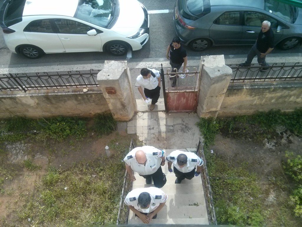 MDA workers are entering the apartment below - passover