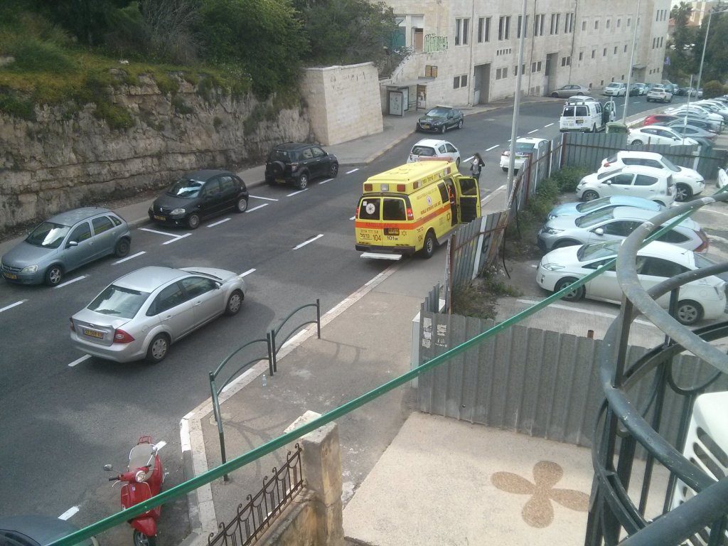 MDA workers are entering the apartment below - passover