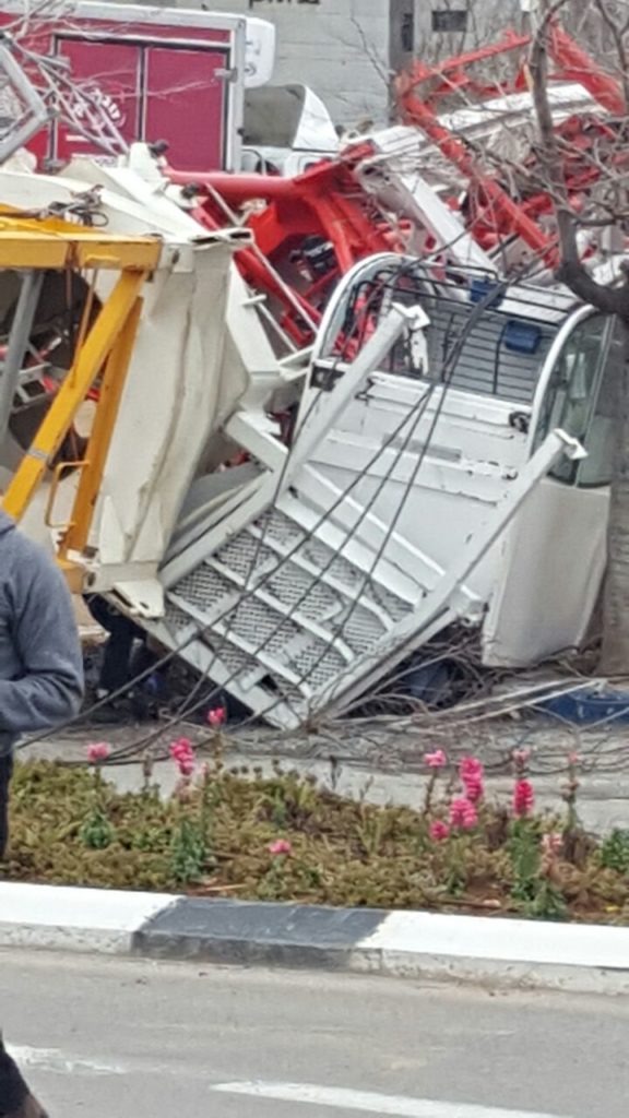 Crane collapse in 2017 February in Bat-Yam - Construction Porn
