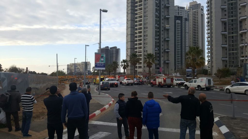 Crane collapse in 2017 February in Bat-Yam - Construction Porn