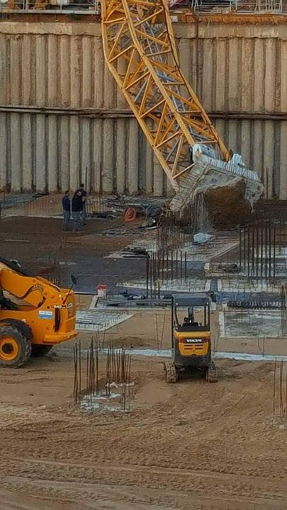 Crane collapse in 2017 February in Bat-Yam - Construction Porn