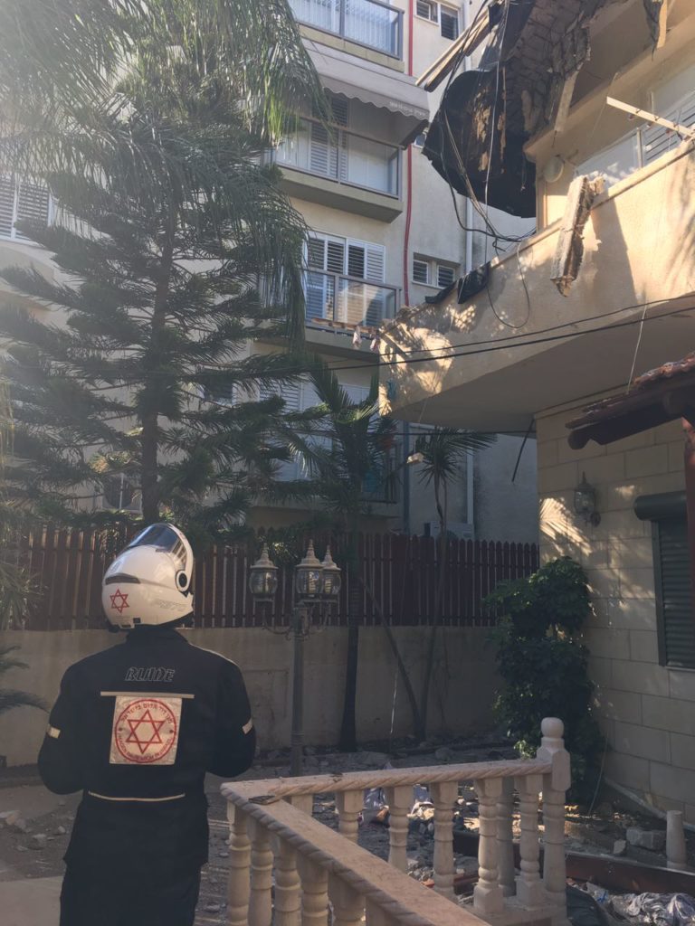 A balcony collapse - Construction Porn