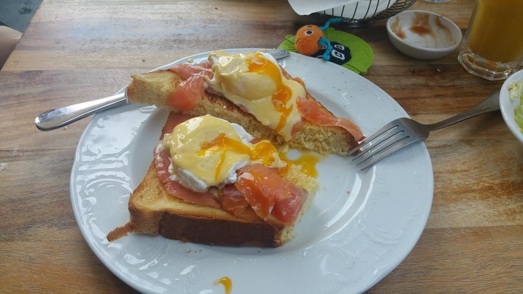 Eggs Benedict with ham