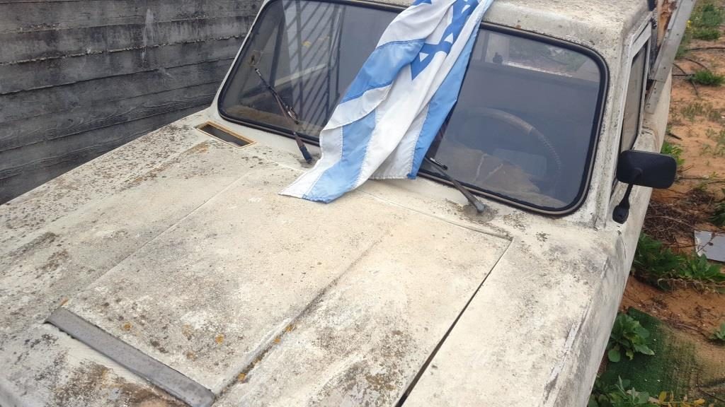 Flag over the front window - Sussita car
