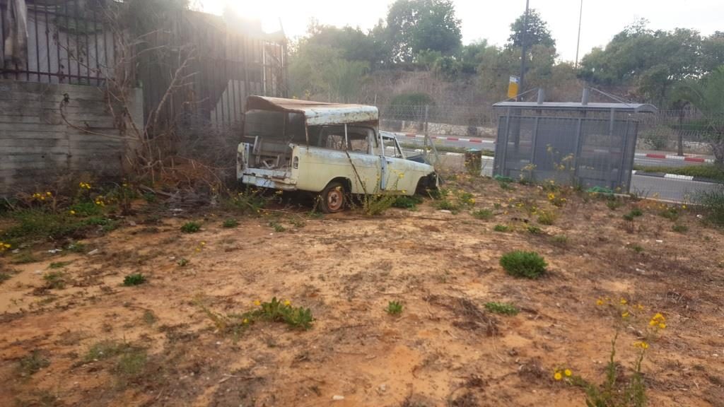 A closer look - Sussita car