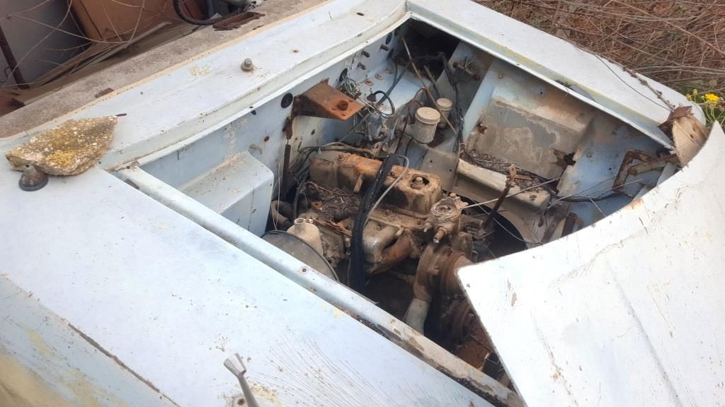The car engine and mechanical parts were of Ford and Triumph companies. Sussita car