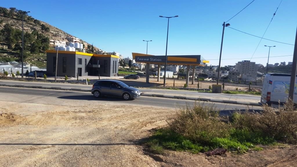 The gas station of El-Fawwar and the hill above it    - South mount Hebron