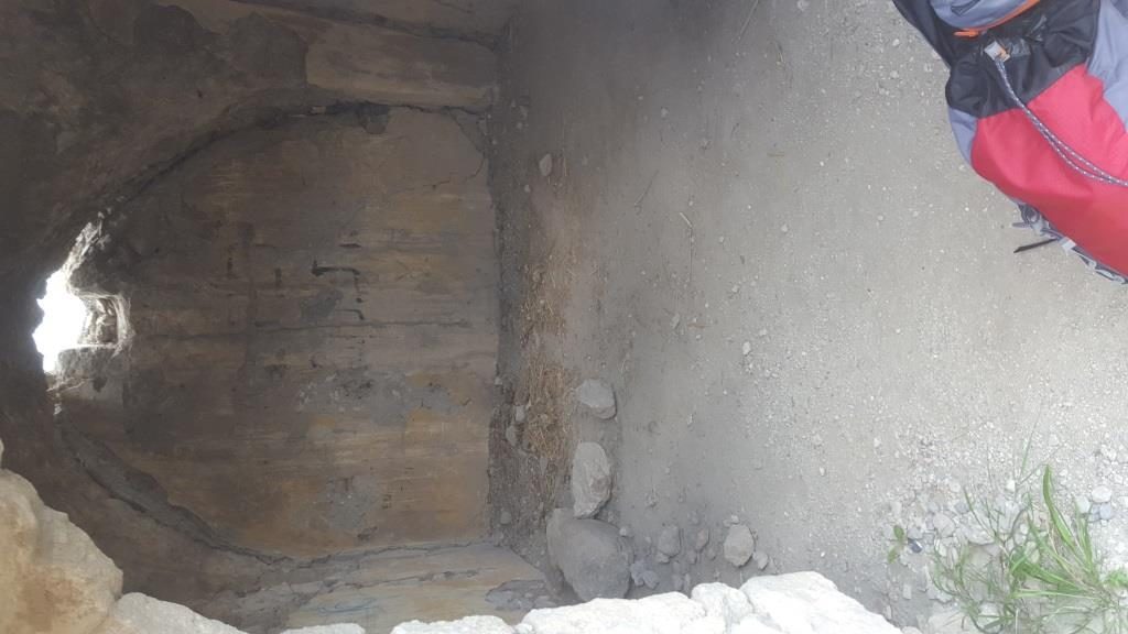 Arab construction - Made of gravity heavy walls. The roof is a Groin vault of stone without mortar - Latrun