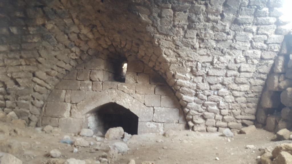 The Crusaders' hall below the Arab building made of vault, but for a long hall like this, this mainly a barrel vault - Latrun