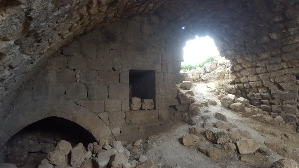 The Crusaders' hall below the Arab building made of vault, but for a long hall like this, this mainly a barrel vault - Latrun