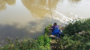 A fisherman enjoying the quiet and fish of the place - 7 mills