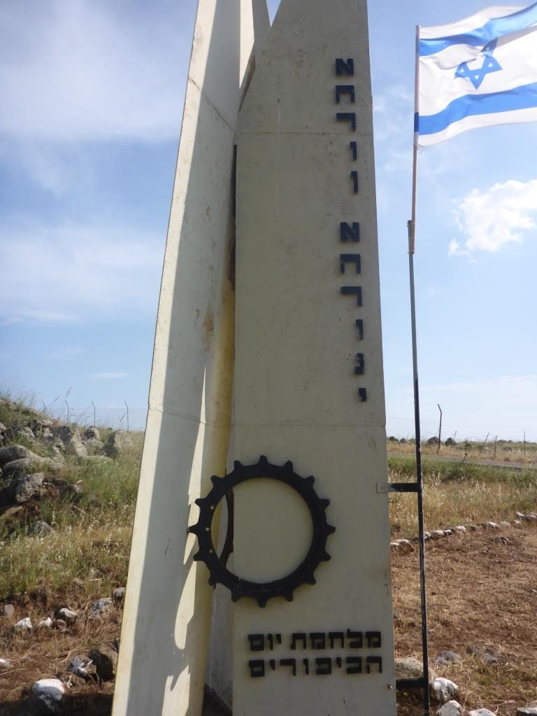 A memorial. In the bottom of each signs it is says Yom Kippur war. The small signs says "Renovated by Golan heights winery 26.04.2015". The vertical writing are the name of the dead: Eliezer Lightner, Moshe Avnaim, Aharon Aharoni.