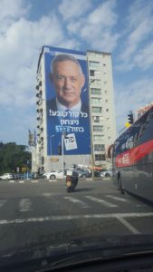 Benny Gantz ad on a building in Ramat Gan  - Kachul Lavan