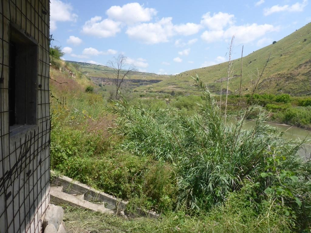 The stairs and the river - the Yarmouk river