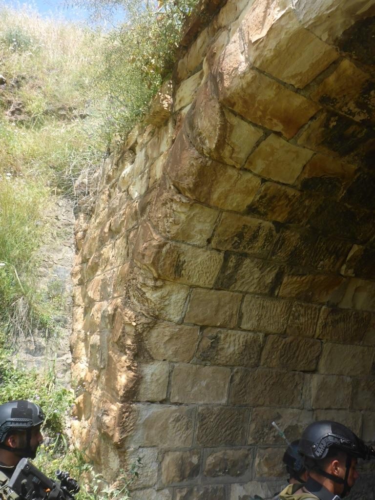 The walls on the entrance to the other side of the railway tunnel - The Hejaz railway tunnel