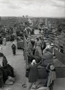 The evacuation of Iraq al-Manshiyya in 1948 (from the photo collection of Beno Rothenberg)
