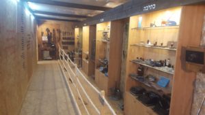 Collection of old Cameras, Pencils, writing machines, Jewelry...