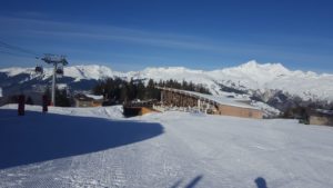 Folie douce in the morning with the dancers training on the bar - Les Arcs 1800 