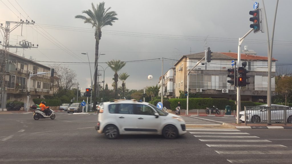 Looking at me while walking in the streets of Ramat Gan - Big Brother