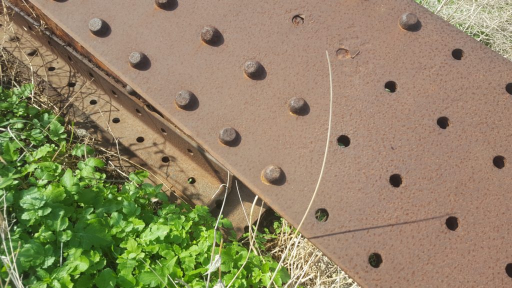 First steel piece of the bridge