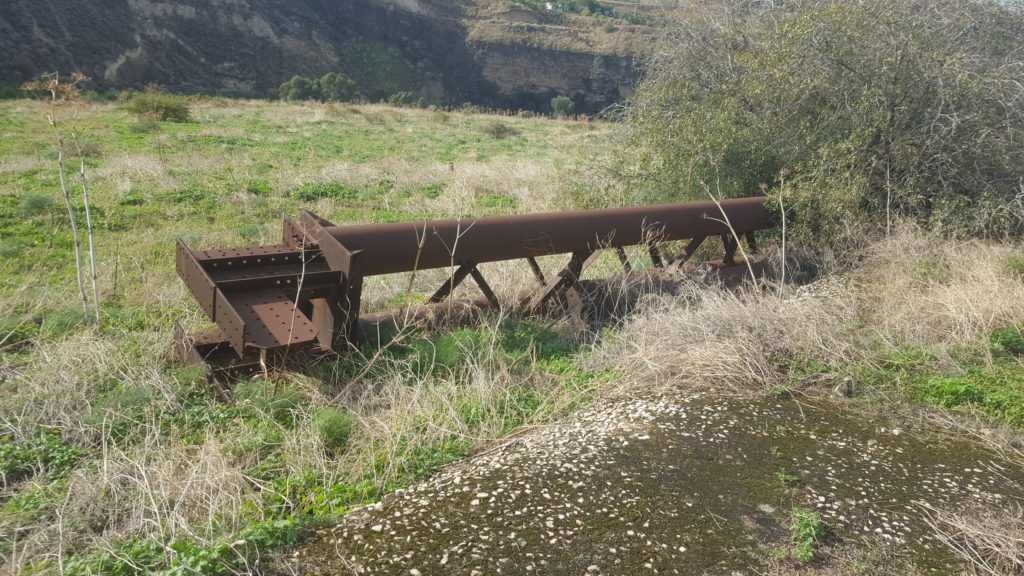 I assume it is part of the demo middle truss, different from the other two which is mainly plates and L angle profiles. Make sense as it was rebuilt by the Canadian Bridge company.