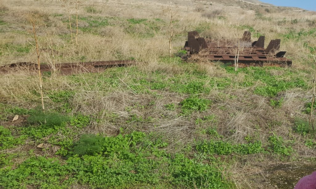 The bed steel of the middle trestle