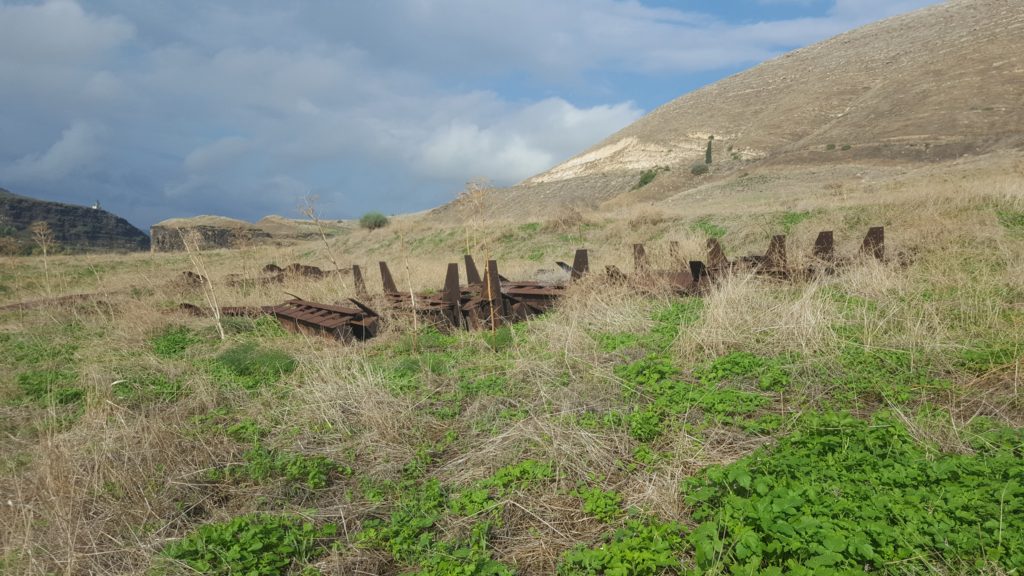 The bed steel of the middle trestle