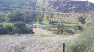 The reservoir behind the dam. The water of Israel keeps flowing in the Yarmouk river to the right (West), the water of Jordan going to the tunnel on top of the picture (South) - Israel-Jordan water share