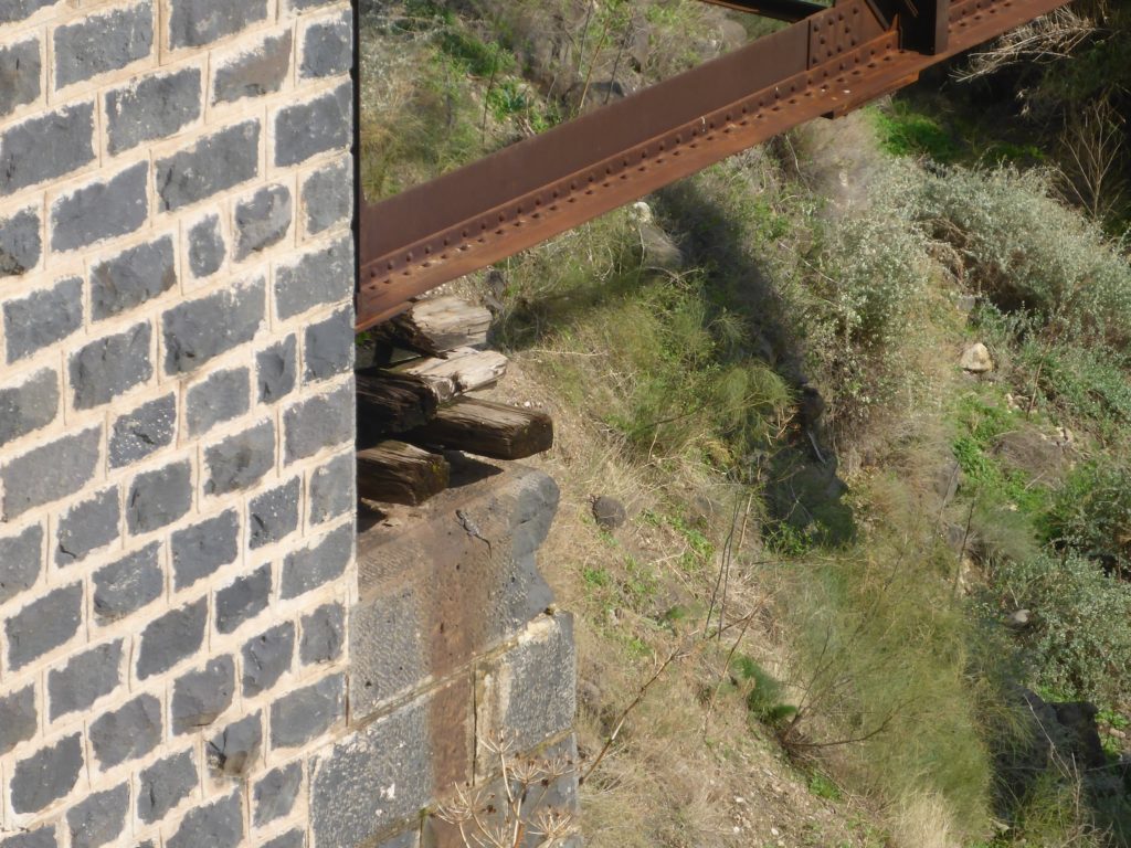 The Westren support of the Westren trestle, I would expect something more permanent but those logs are here for about a hundred year and still hold on.