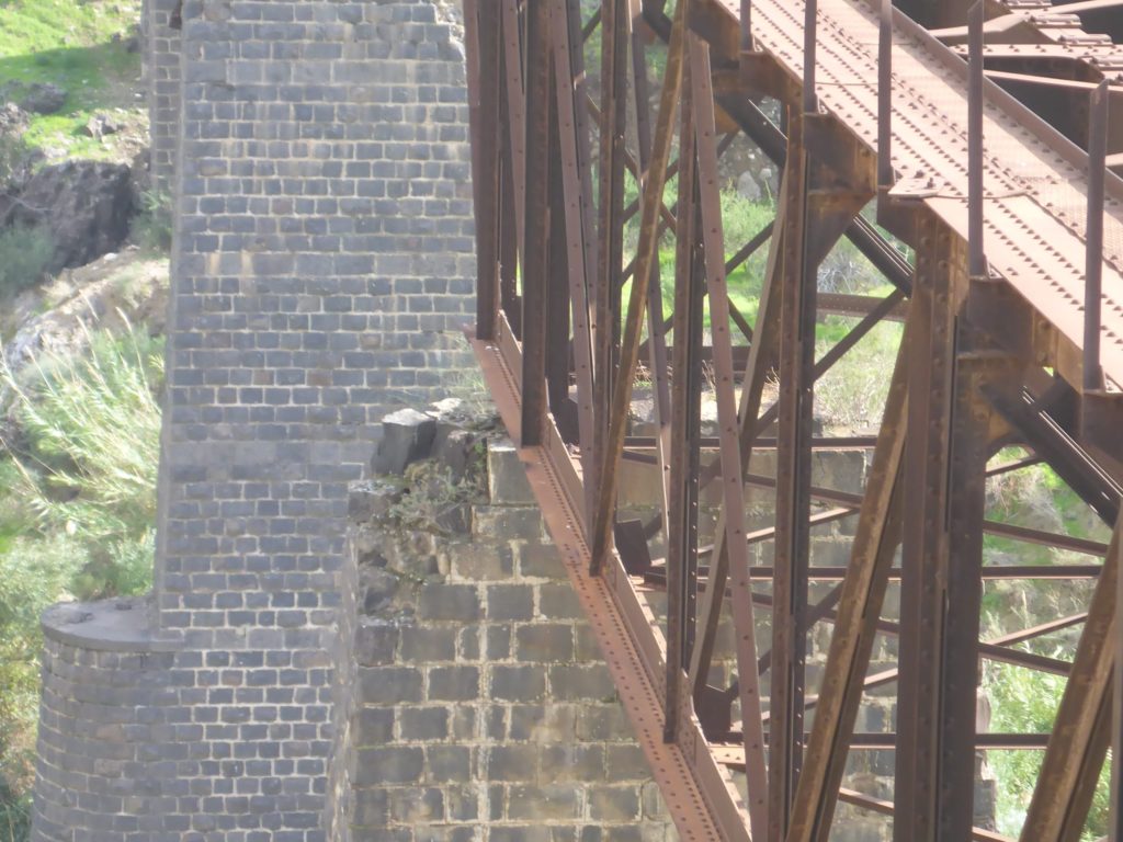 The Eastern support of the Westren trestle, Here it seems the trestle stands directly on the stone column