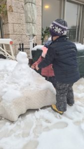 Mindal and Jannaeus building a snowman