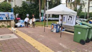 Atzva getting our kids out of the hands of the woman who gave Jannaeus and Mindal stickers and insisted taking pics of them... 2021 elections