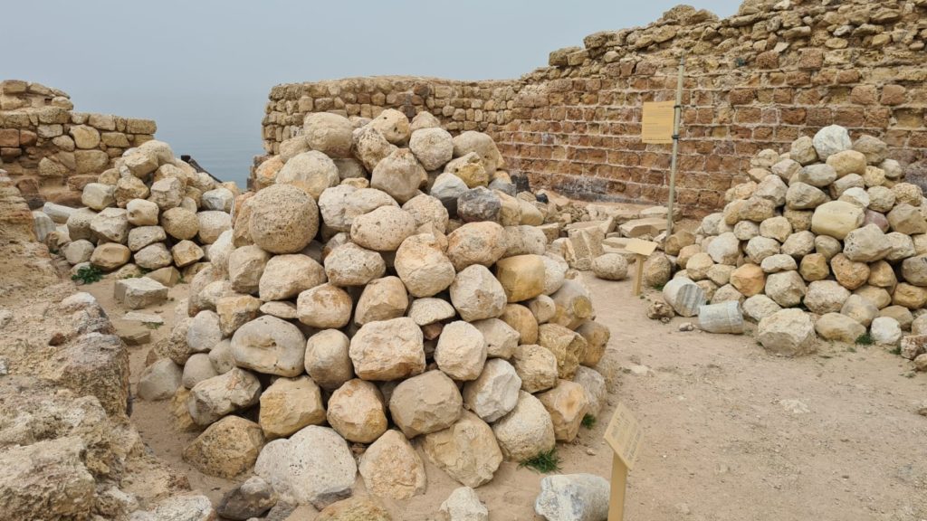 The Burnt room and the stone catapults thrown over by the Mamluk forces. There some 1,500 stones, the highest concentration found! - Apollonia